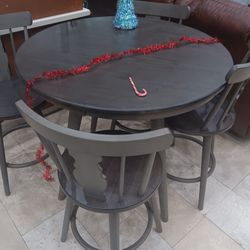 *Holiday Sale Event!!!*---Charming Sorrento Dining Table Sets W/4 Swivel Chairs---Delivery And Financing Available🫶