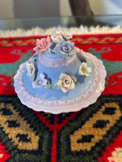 ADORNO ANTIGUO DE PORCELANA CAPIDIMONTE DISEÑO CAJA DE MUSICA 