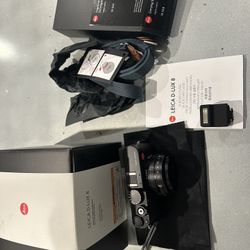 Leica D-lux 8