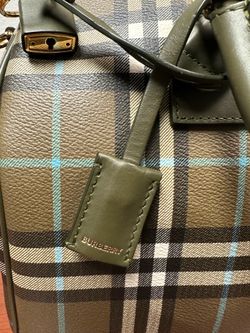 Burberry - Like New - Amazing Condition