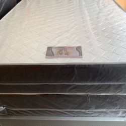 QUEEN SIZE MATTRESS AND BOX SPRING BRAND NEW AVAILABLE DELIVERY 🚚 LOCATION 303 POCASSET AVE PROVIDENCE RI 