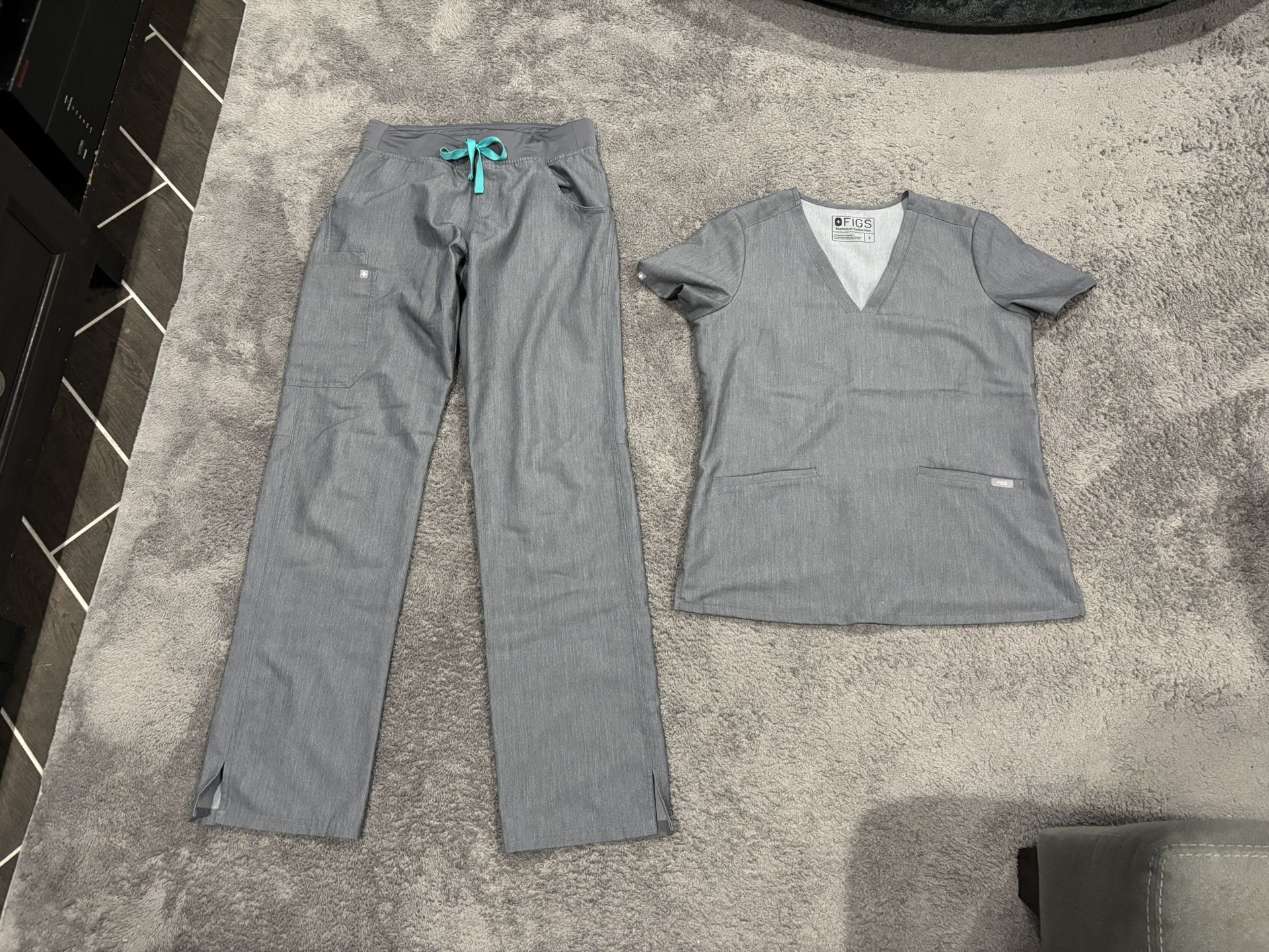 S/T FIGS Graphite Scrub Set