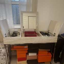 Make Up Table 