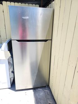 Stainless steel Refrigerator ( working condition) We can test it before buy it- SEE ALL PICS FOR CONDITION AND DETAILS PLEASE