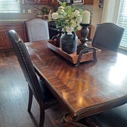 Dinning Table / Chairs 