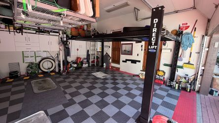 Car lift, like new 8000 lb capacity