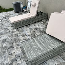 2 pool lounge chairs new