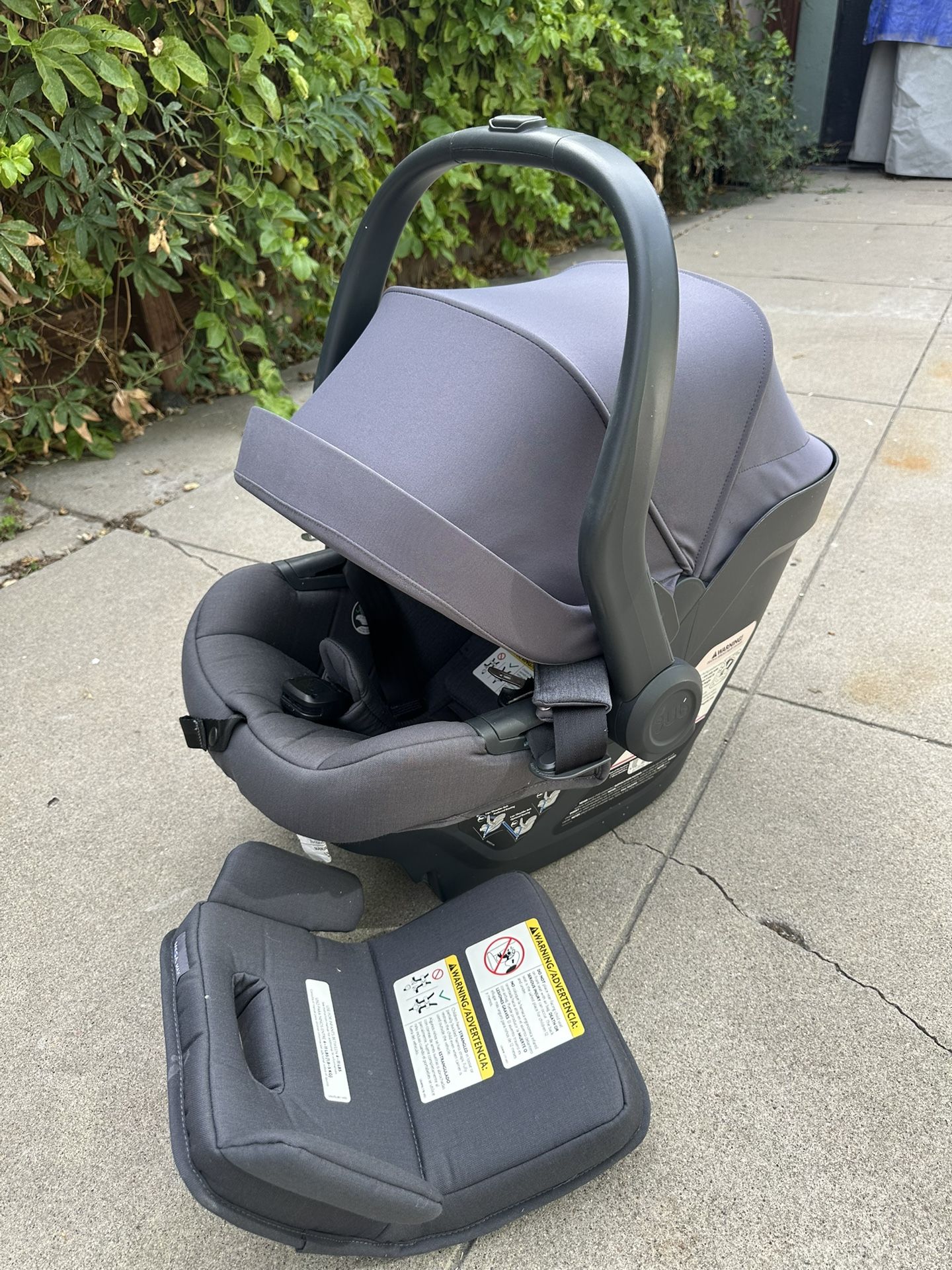 Uppababy Mesa Max Carseat With Base
