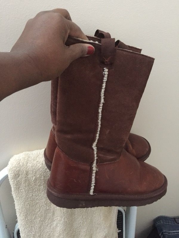 Carmel color brown leather with fur inside and on the side of boots real heavy and durable leather boots size 10