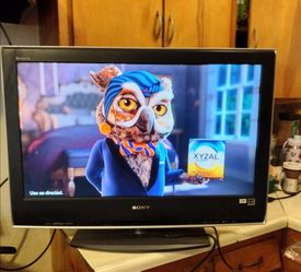 Sony 32 Inchesh TV  Works Great  Multiple Inputs HDMI/Av/Component/
