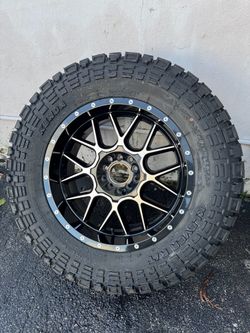 Set x5 wheels and tires Jeep