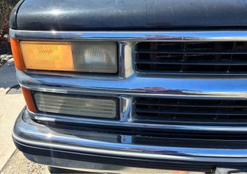 1998 Chevy Suburban 1500 – Runs & Drives – Needs Smog – $3,000 OBO
