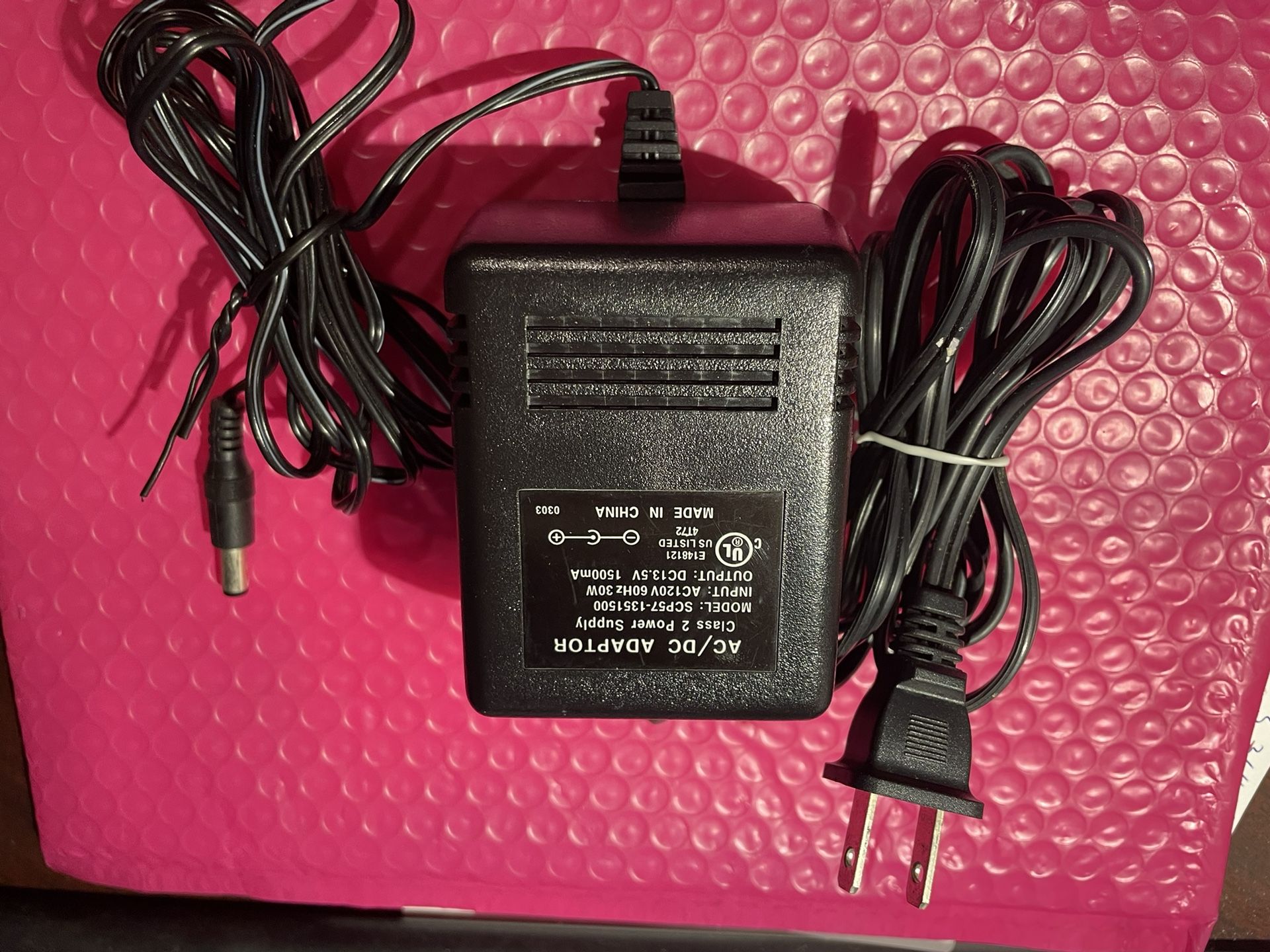 AC/DC Adapter SCP57-1351500 DC13.5 V 1500ma