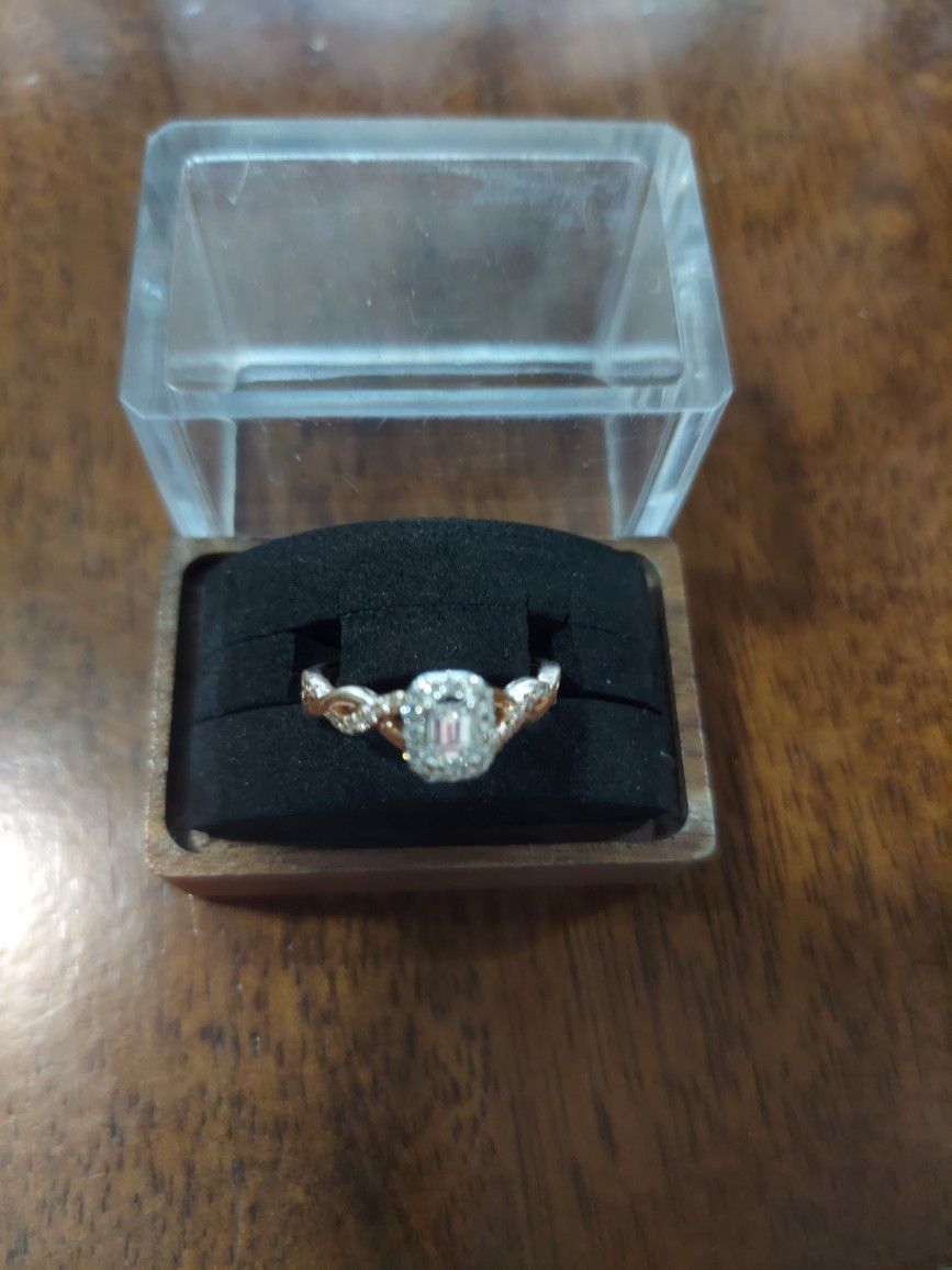 Size 7 Woman's Dimond Ring Purchased From Arizona Diamonds