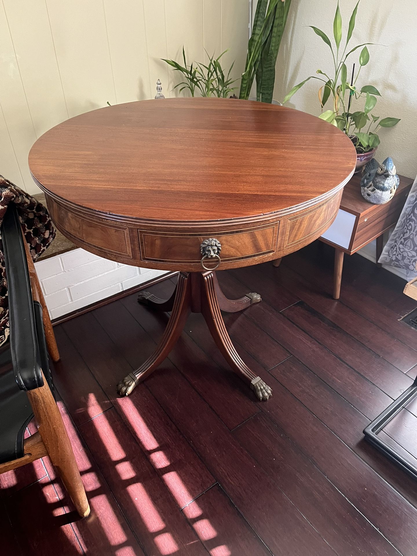 Beautiful Antique Large Drum Table in Excellent Condition