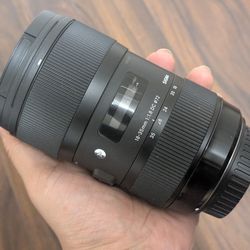 Sigma 18-35mm f/1.8 ART Lens for Canon EF Mount in EXCELLENT condition