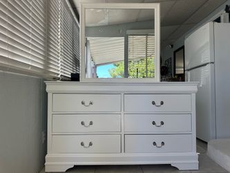Dresser in good condition