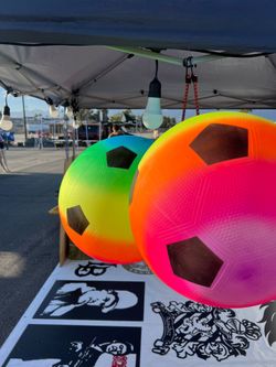 Big inflatable bouncy balls with handle