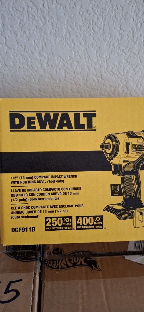 Brand New Dewalt 20v Brushless Impact Wrench Compact Sealed Box Tool Only