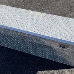 Aluminum diamond plate toolbox