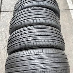 235 55 19 Tires Con 80% De Vida Las 4 De La Marca Michelín 