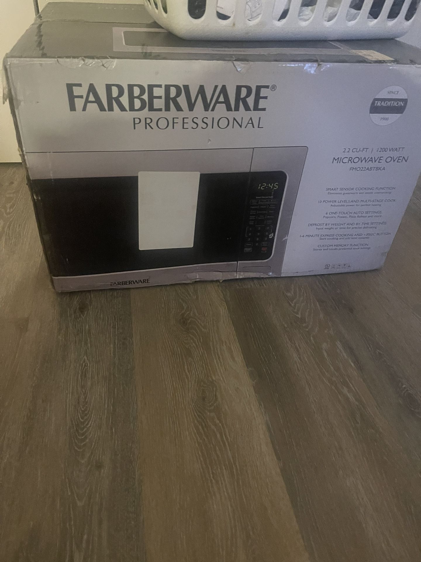 Farberware Prefessional 2.2 1200 Watt Microwave 