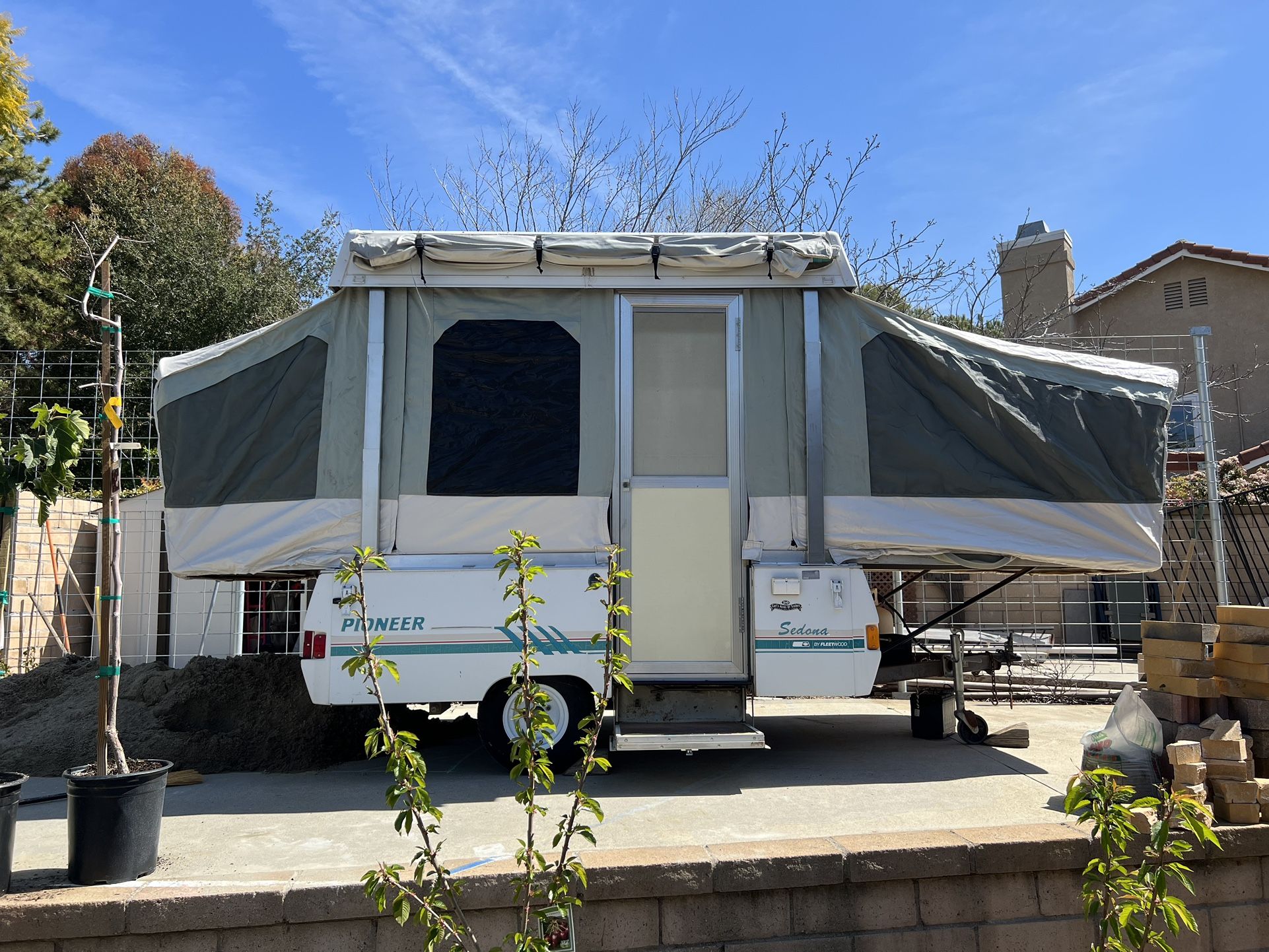 1992 Coleman Pioneer Sedona Pop Up Camper Trailer