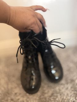 girls Size 2, Shiny Black Boots