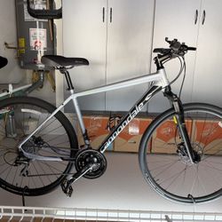 Cannondale City Bike Quick CX Hybrid