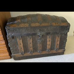 Humpback Wood & Metal Ornate Steamer TRUNK