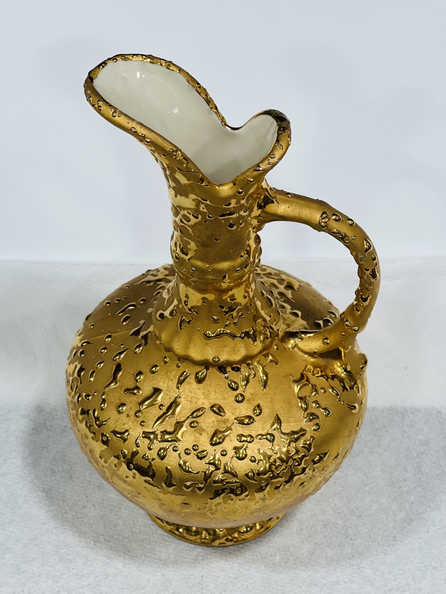 Mid Century Vintage 22K Gold Hand Decorated Weeping .Bright Gold USA