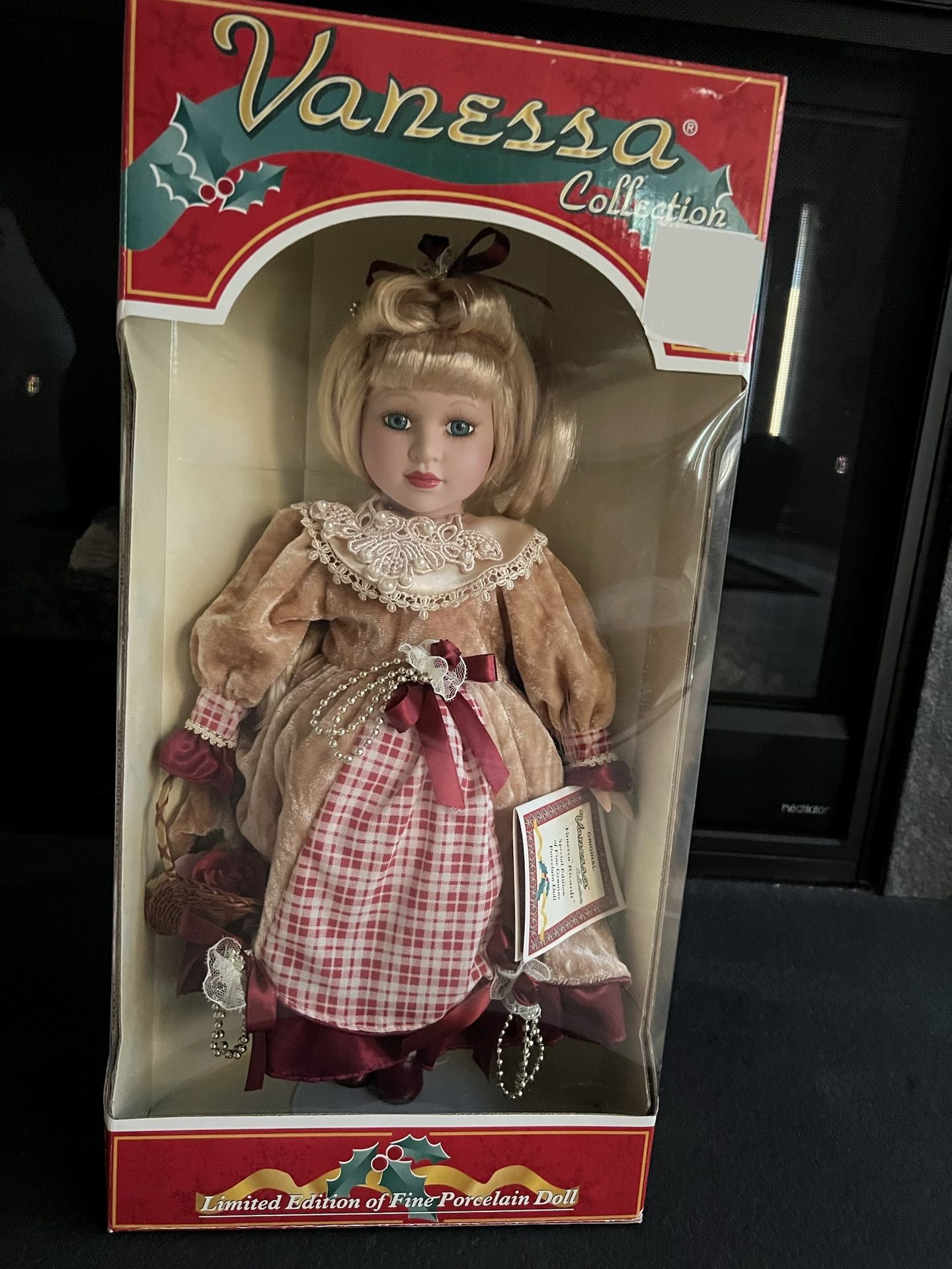 🎀 Limited Edition Vanessa Collection Porcelain Doll – NEW in Box! 🎀