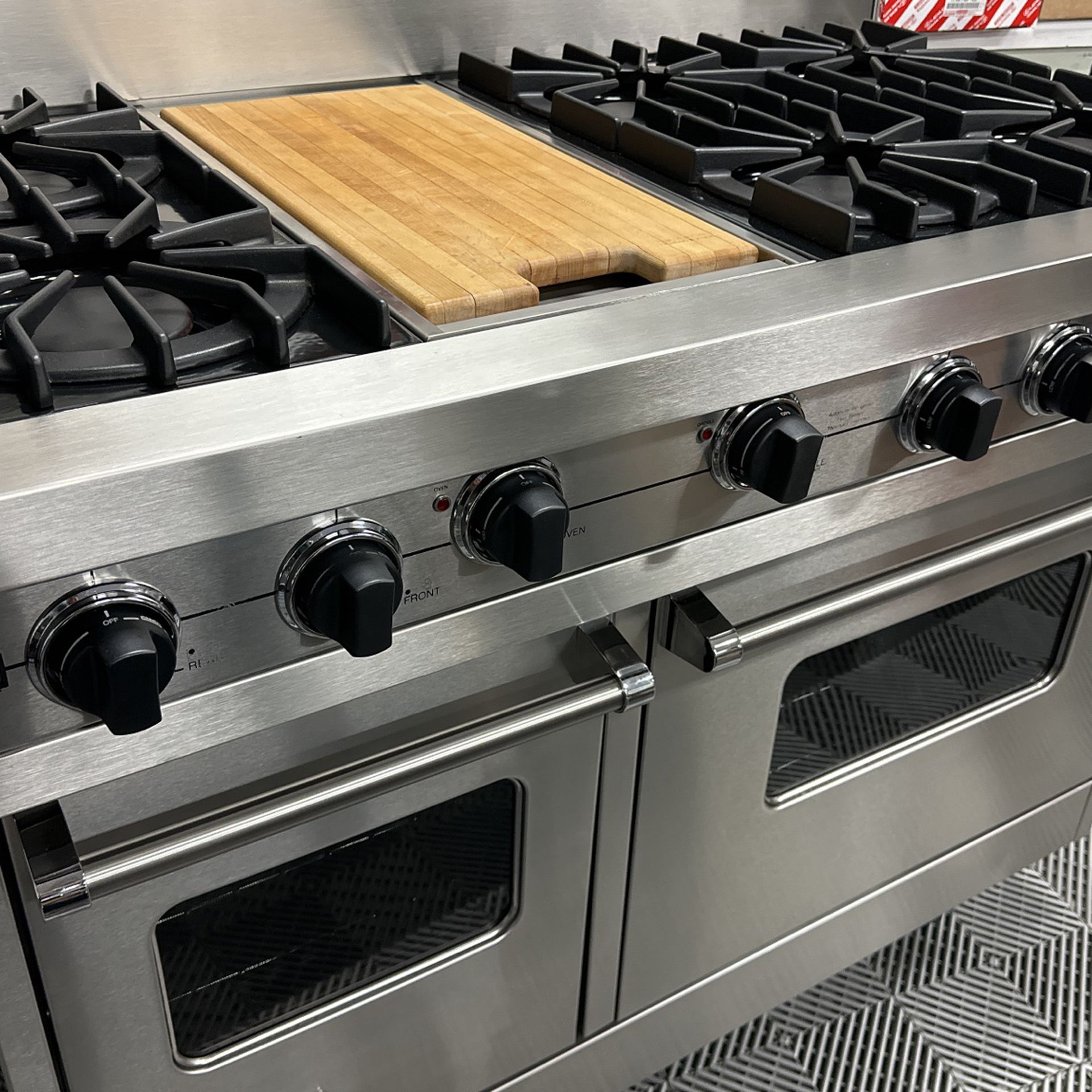 VIKING PROFESSIONAL 48” Range with Double Ovens + Griddle