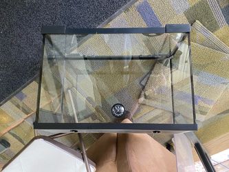 Reptile tank and lamp and fake rock