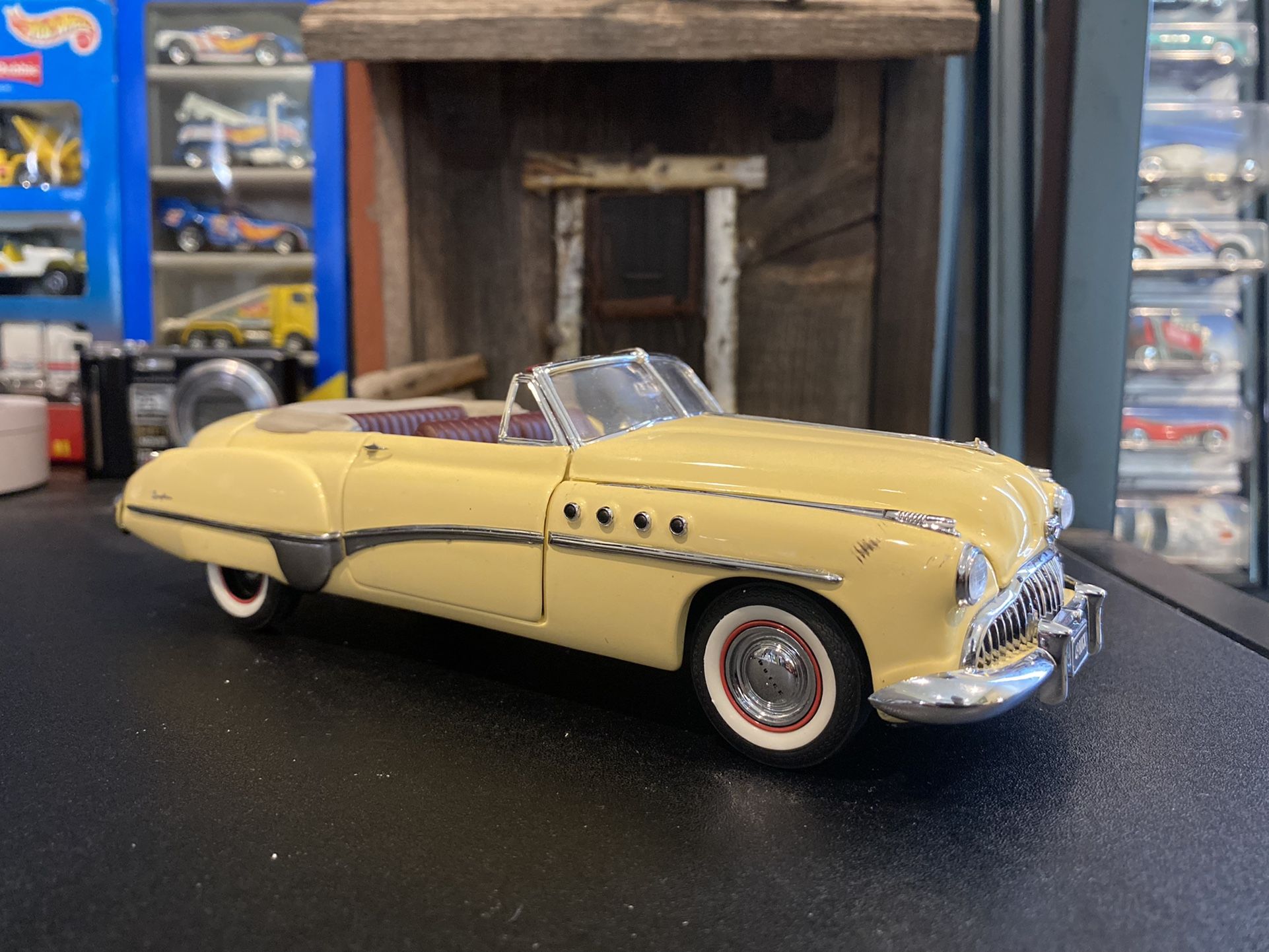 Franklin Mint 1949 Buick Roadmaster Convertible 1:24 Scale Diecast Model Car