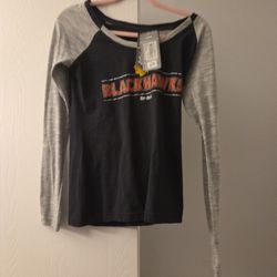 Women's SMALL long Sleeve Blackhawks Shirt 