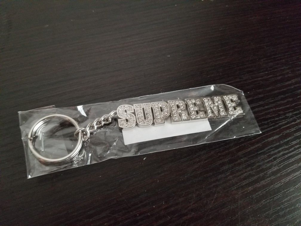 Supreme bling logo keychain new
