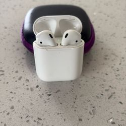 White Apple Wireless Air Pods