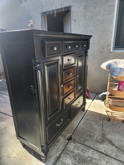 Dresser
