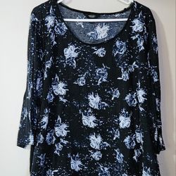 2X Woman's Lightweight Blue -Black Floral Simply Vera Vera Wang Shirt
