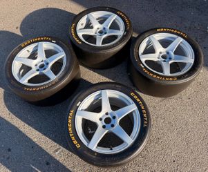 18x11 Wheels with Continental ExtremeContact DR 305/35R18 Tires – Set of 4