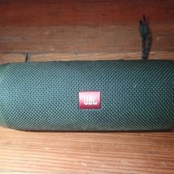 JBL Flip 5 Green Bluetooth Speaker