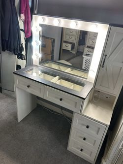 Girls vanity