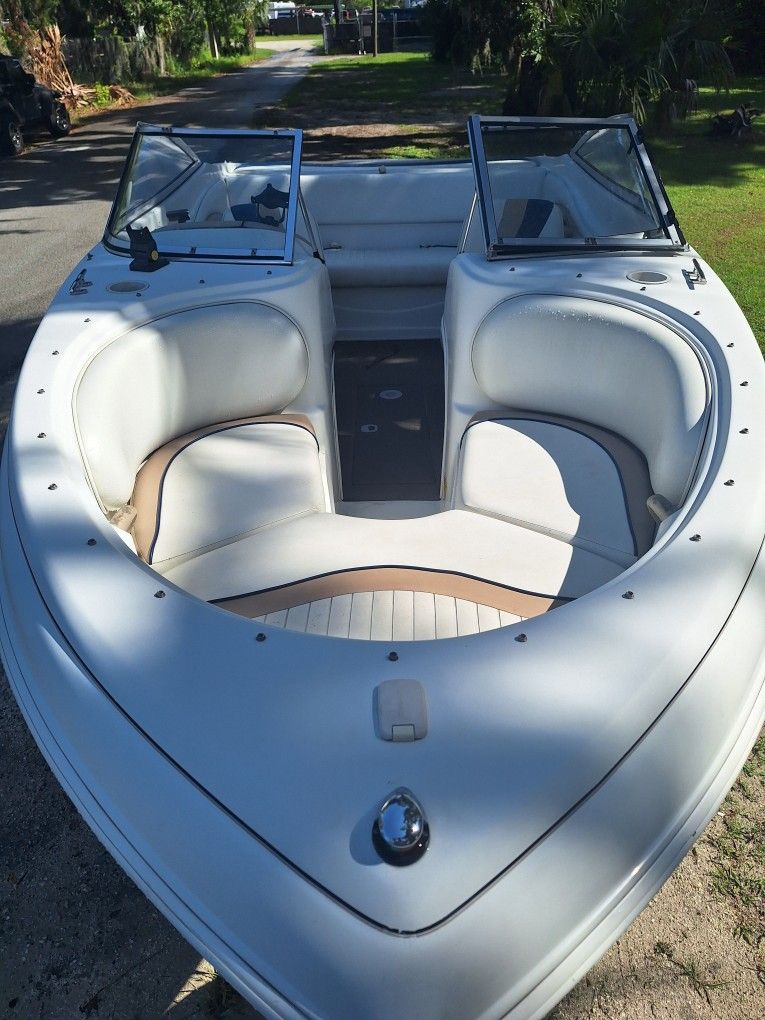 2001 Caravelle 17 bow rider