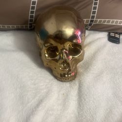 gold skull decoration 