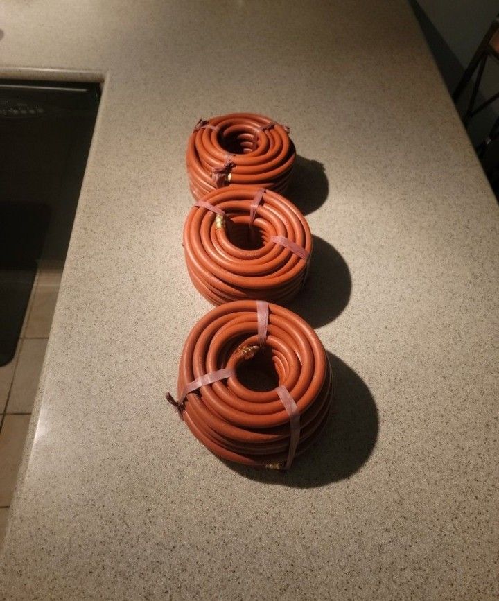 3 New AI 200 PSI Airline Hose. 1 Used. All 4 For $100