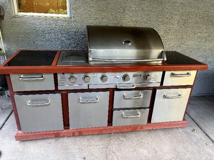 M Professional Propane Grill