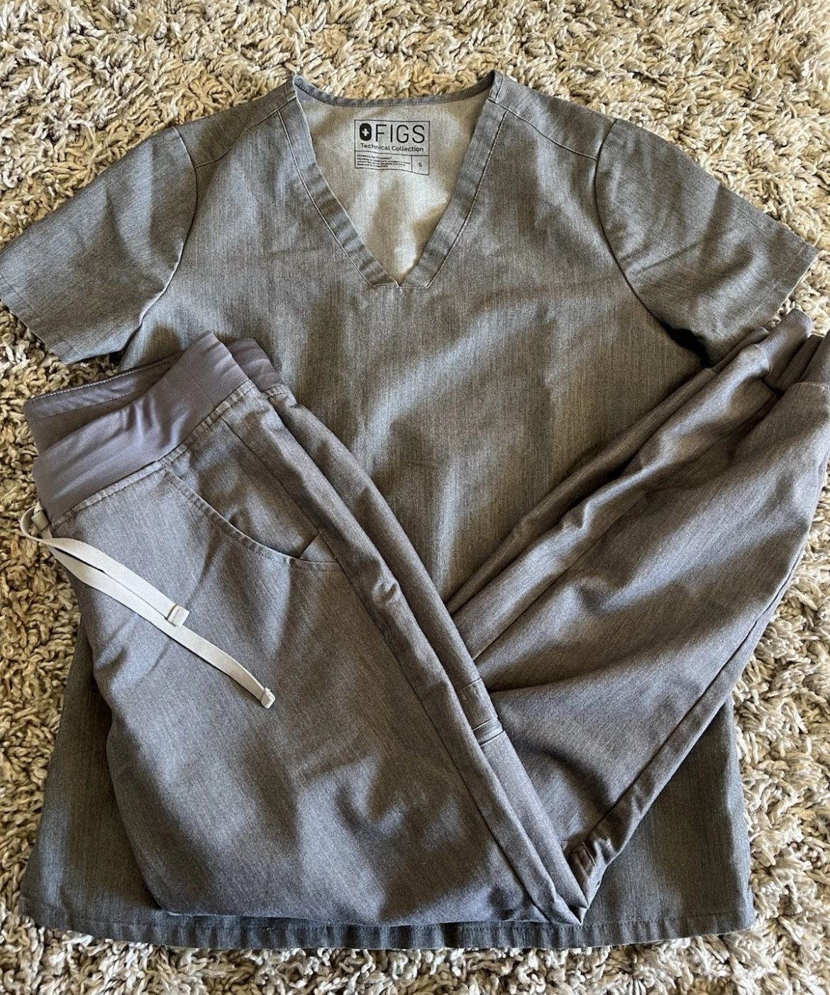 Figs Women’s Scrub Set Graphite Size Small Zamora Joggers And Casma Three Pocket