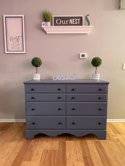 ✨🩶Gorgeous solid dresser🩶✨