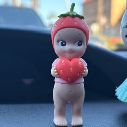 Strawberry Valentines Sonny Angel 